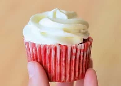 Cream of mascarpone and cream according to a step by step recipe with photo