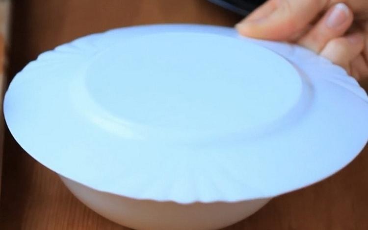 To cook the fruncheza noodles, cover the vermicelli to swell