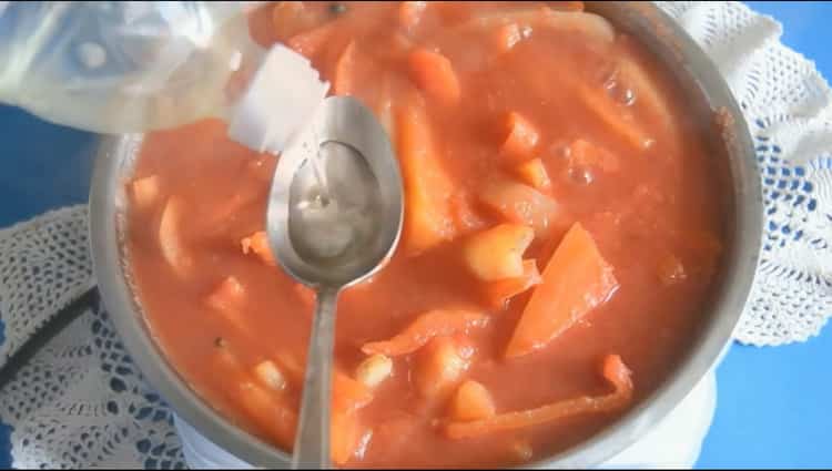 Add vinegar to make lecho