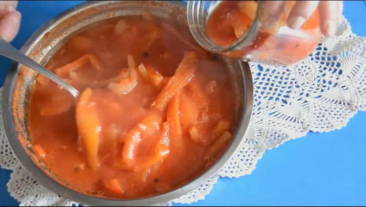 To prepare lecho, put the lecho in a jar