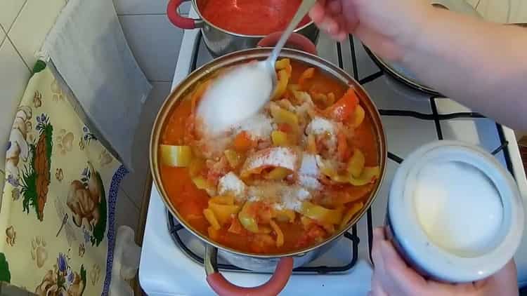 Add salt to prepare lecho