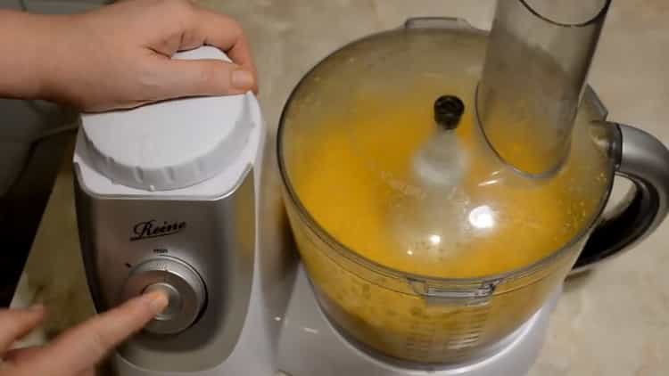 Grind vegetables for lecho