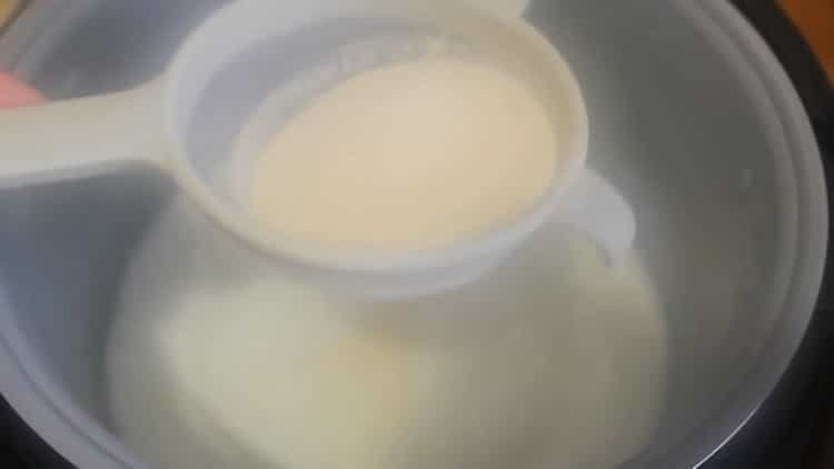 Sift the semolina to make semolina