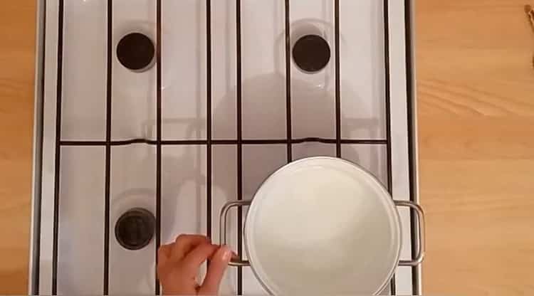 Cooking semolina porridge on the water