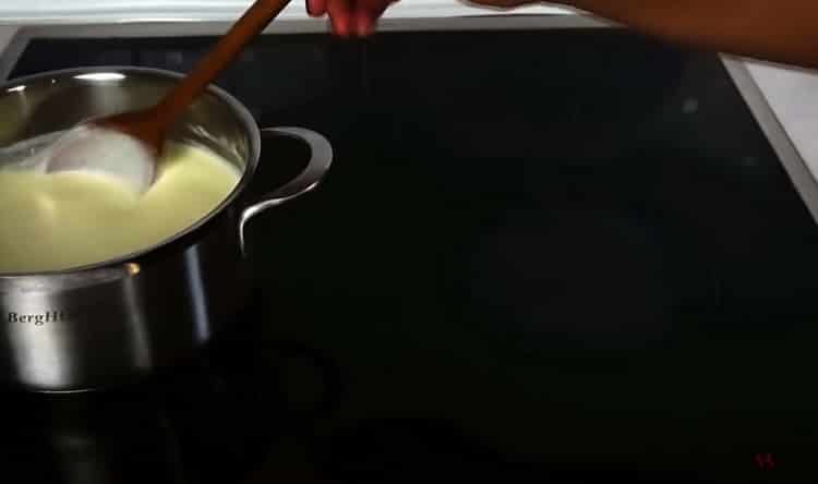 Mix the ingredients to make mascarpone.