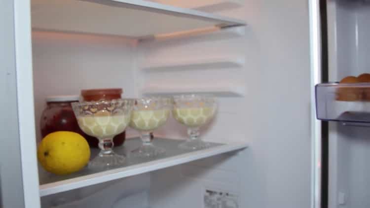 To prepare milk jelly with gelatin, cool the ingredients