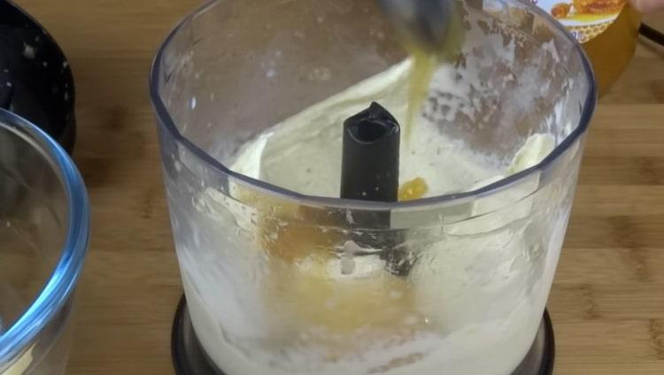 Add honey to make ice cream.