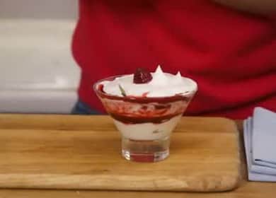 A recipe for a creamy mousse with a raspberry curie - incredibly delicious 🍨