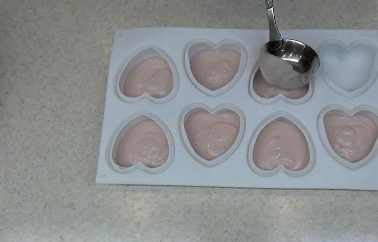 To make a cake, put the souffle in the mold