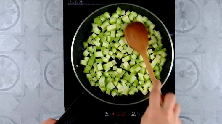 To make vegetable lasagna, cut zucchini