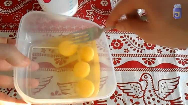 Cooking classic omelet