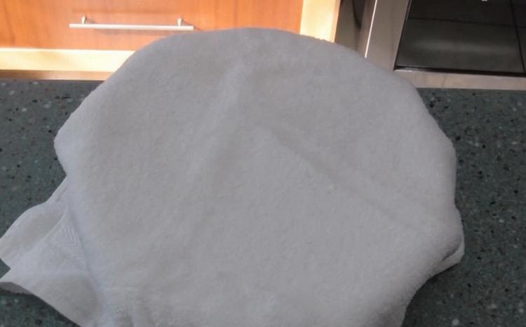 To prepare the dough, place the dough under a towel