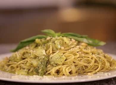 Incredibly delicious Italian pasta with pesto 🍝