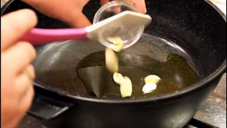 Toast, fry the garlic