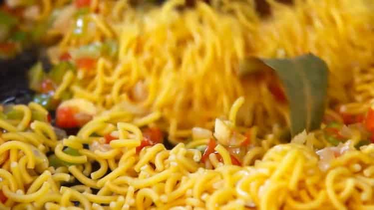 Add the paste to make the paste.