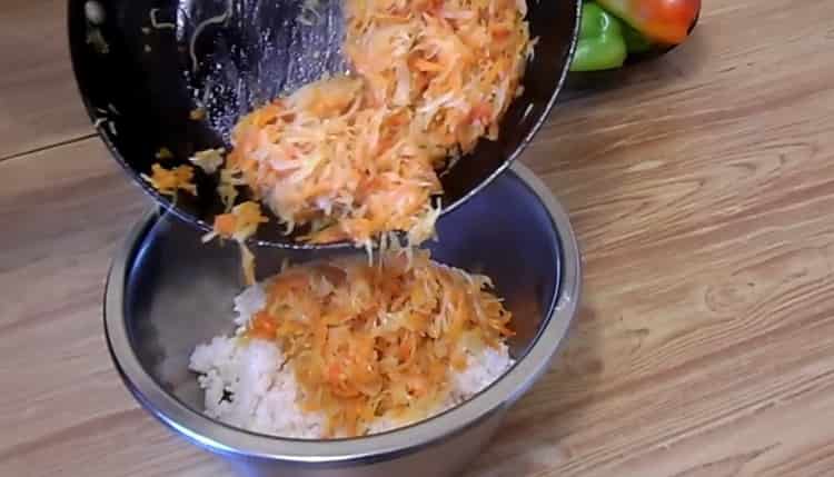 Mix the ingredients to make the pepper.