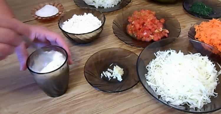 Mix the ingredients to make the pepper.