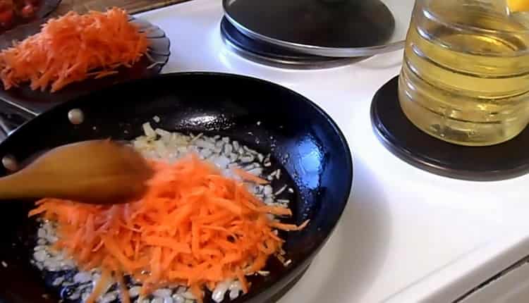 Fry vegetables to make pepper