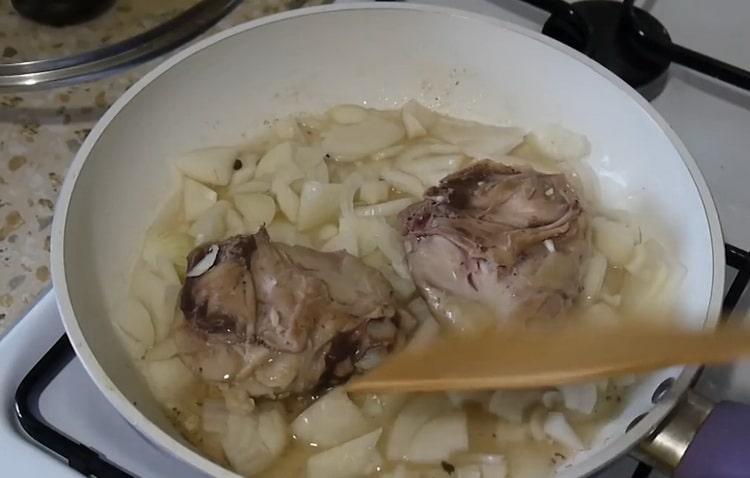 To cook pearl barley with chicken, fry the onion