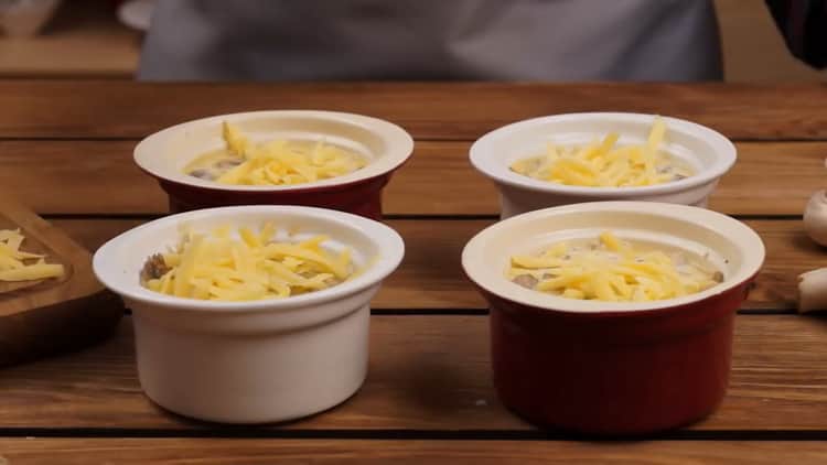 To make julienne, sprinkle with cheese