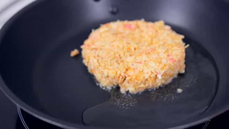 To make a crabsburger, sauté the patty