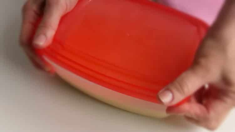 To prepare ice cream, prepare the dishes