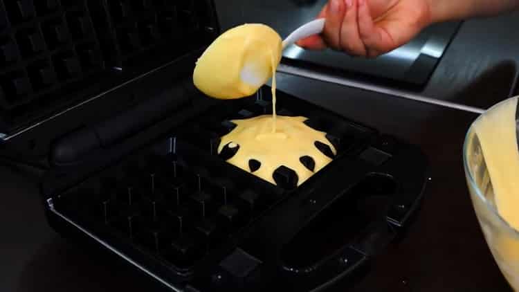 Prepare the technique for making waffles