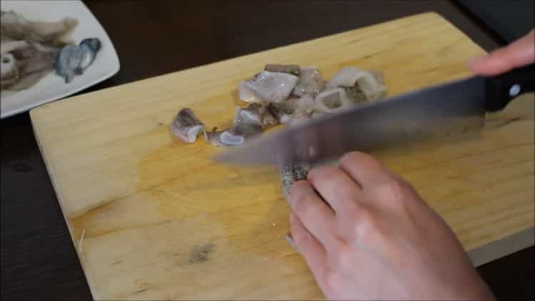 Prepare the ingredients for squid rice