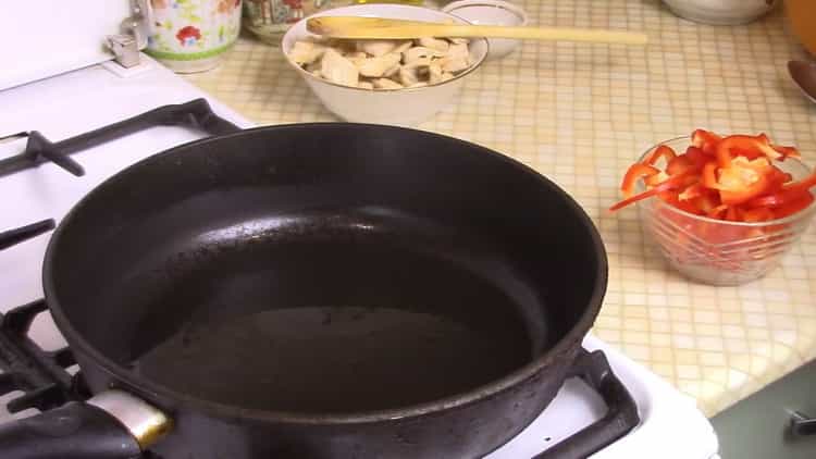 To cook rice noodles, heat the pan