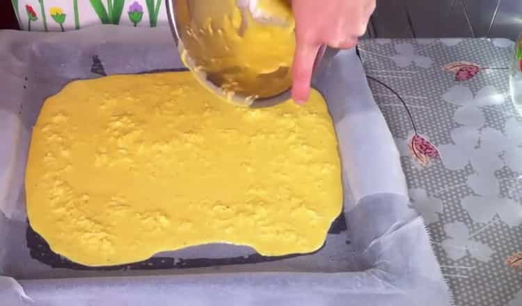 Distribute the egg mass for cooking.