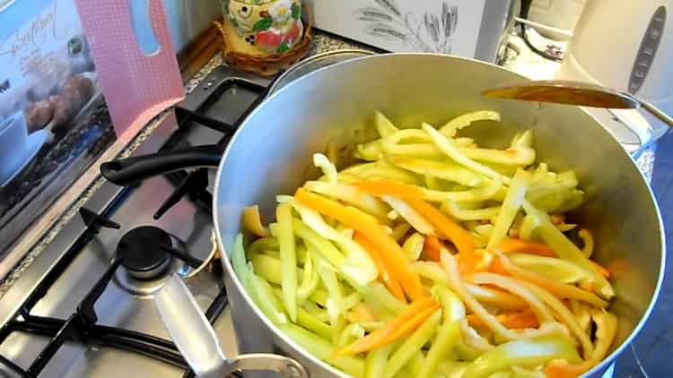 To prepare lecho add pepper