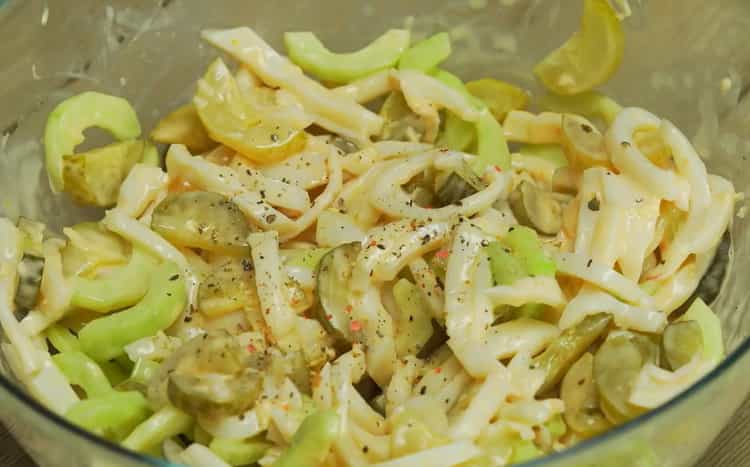 Add spices to make a salad