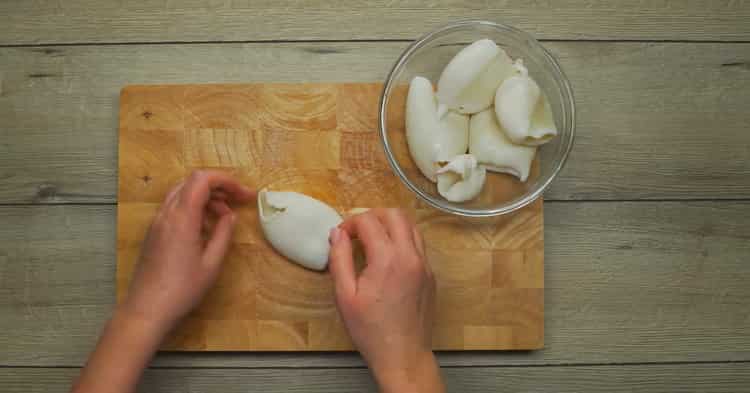 To prepare the salad, prepare the ingredients