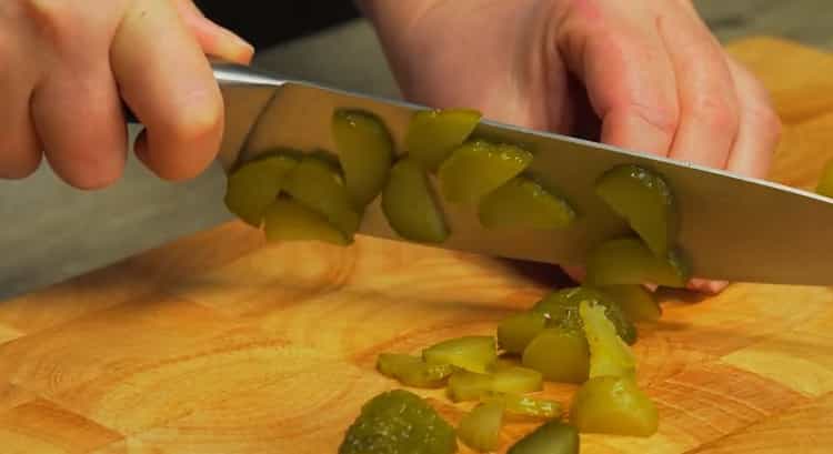To prepare a salad, prepare the ingredients