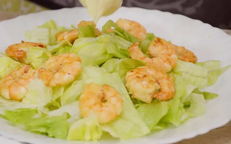 To make the salad, put the shrimp on the lettuce