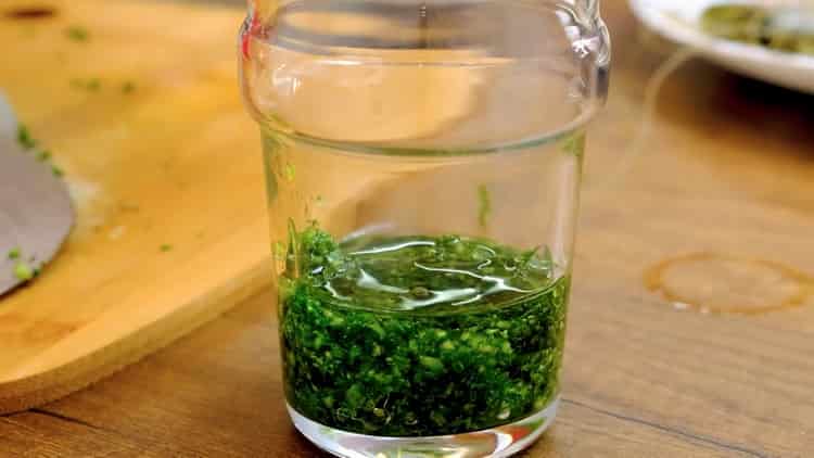 To make a salad, mix the ingredients for the sauce