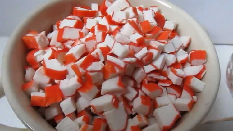 To prepare a salad, prepare the ingredients