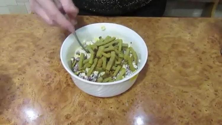 To make salad, add crackers