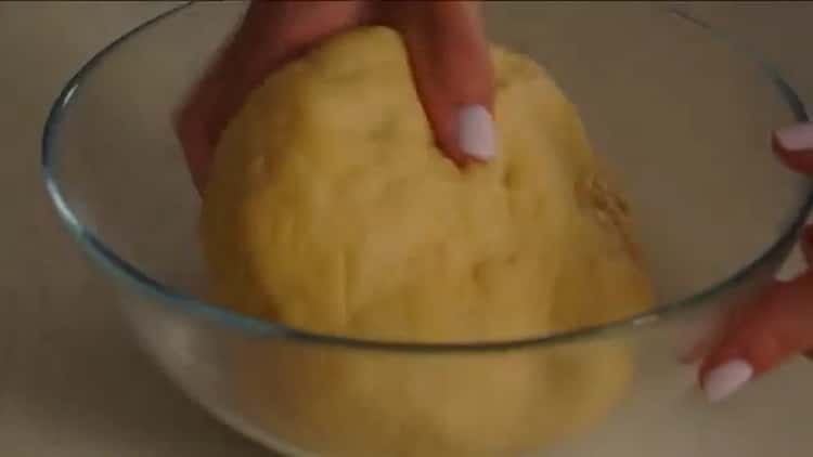 To prepare the rolls, prepare the ingredients.