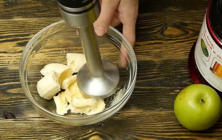 Grind a banana to make juice