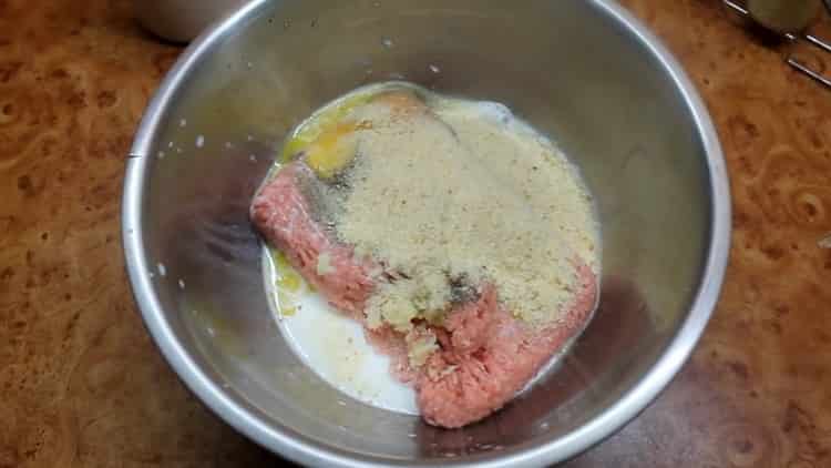 Combine the ingredients to make the meatballs