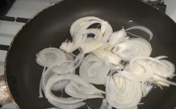 Prepare the ingredients for the soup.