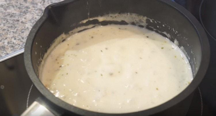 As soon as the mass boils, remove it from the fire.