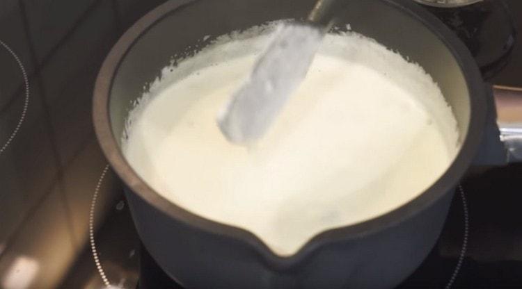 Boil the sauce, it will become thicker.