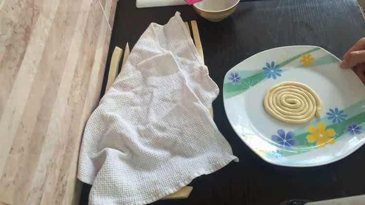 To prepare the dough for the lagman, roll the dough into a tourniquet