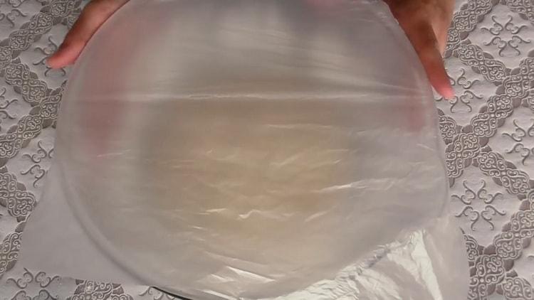 To prepare the dough, place the dough under the film
