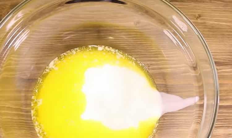 We make kefir pizza dough without yeast