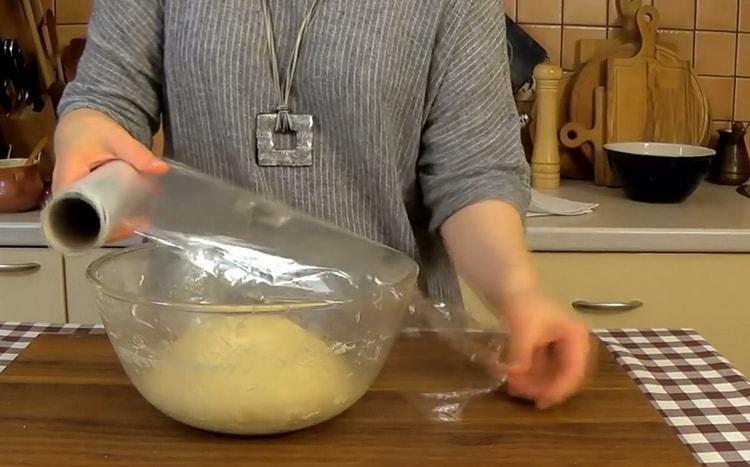 To prepare the dough, put the dough under a film