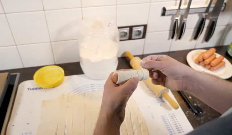 To make sausages, spin the dough