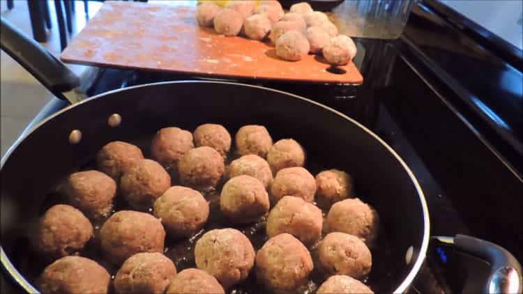 To cook meatballs, sauté minced meat